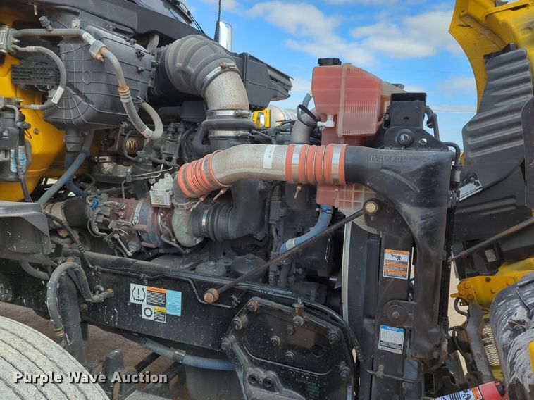 image for item NZ9276 2019 Kenworth T680 semi truck