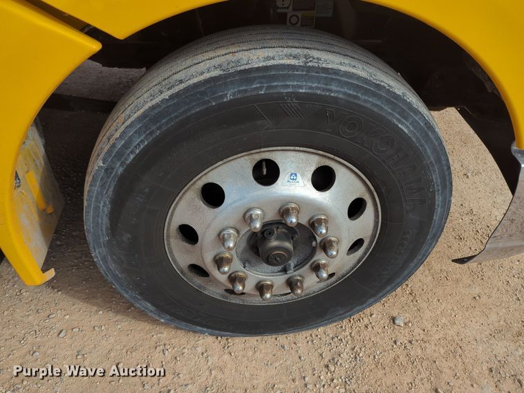 image for item NZ9276 2019 Kenworth T680 semi truck