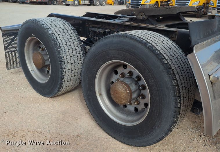 image for item NZ9276 2019 Kenworth T680 semi truck