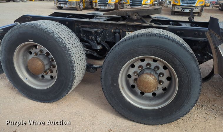 image for item NZ9276 2019 Kenworth T680 semi truck