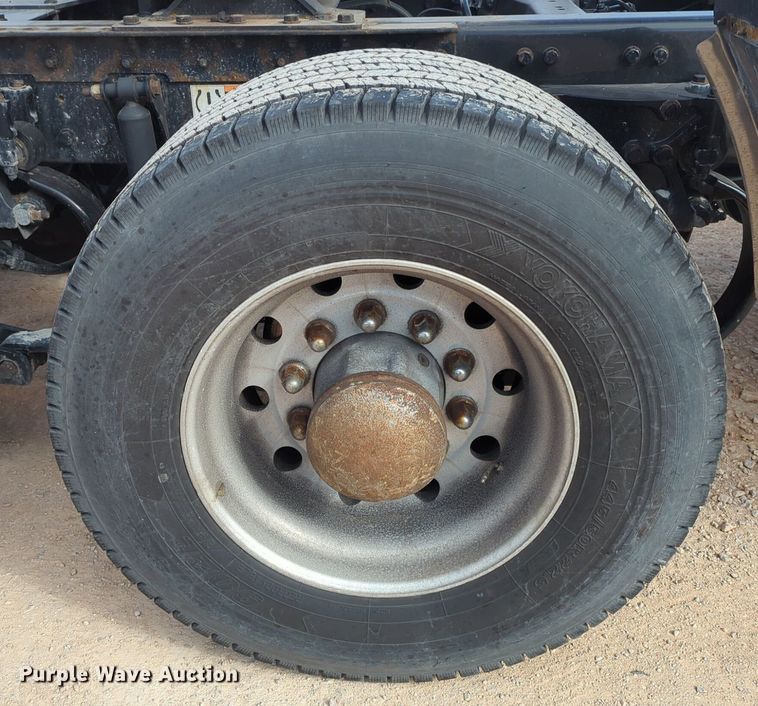 image for item NZ9276 2019 Kenworth T680 semi truck