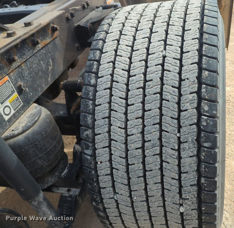 image for item NZ9276 2019 Kenworth T680 semi truck