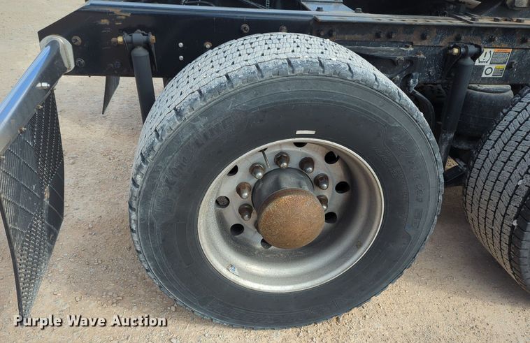 image for item NZ9276 2019 Kenworth T680 semi truck