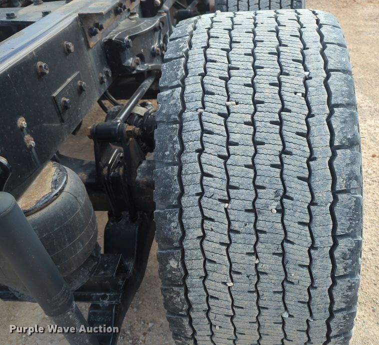 image for item NZ9276 2019 Kenworth T680 semi truck