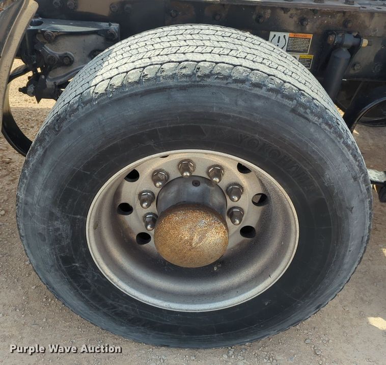 image for item NZ9276 2019 Kenworth T680 semi truck