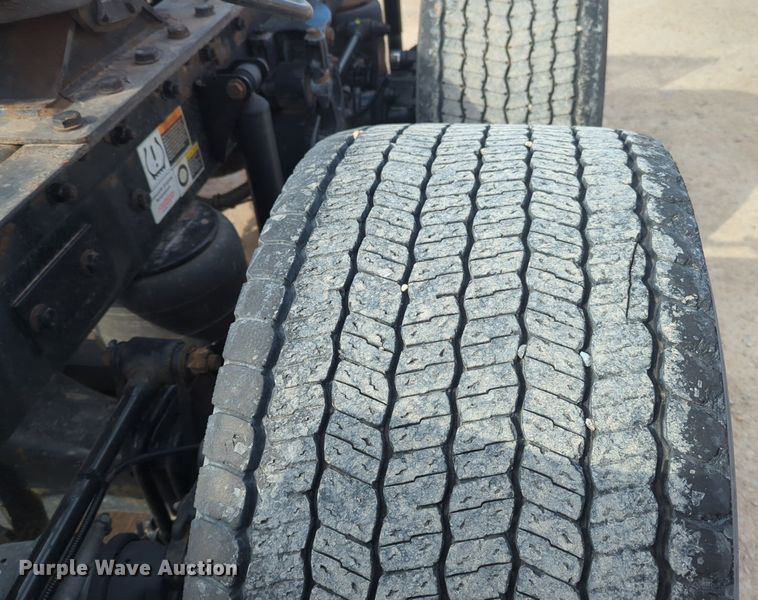 image for item NZ9276 2019 Kenworth T680 semi truck