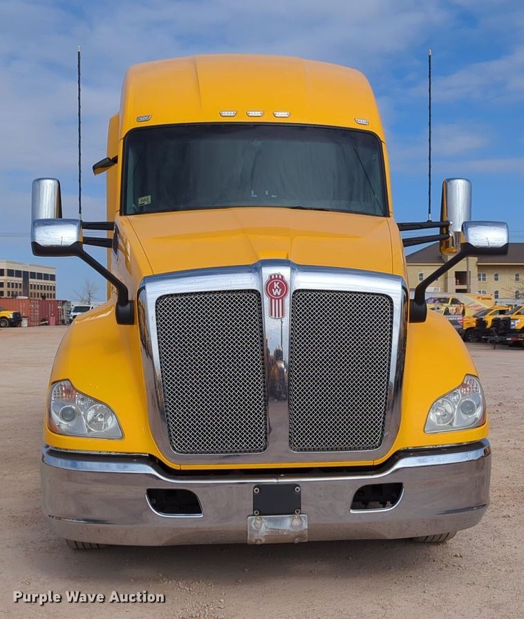 image for item NZ9277 2020 Kenworth T680 semi truck