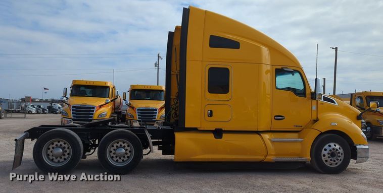 image for item NZ9277 2020 Kenworth T680 semi truck