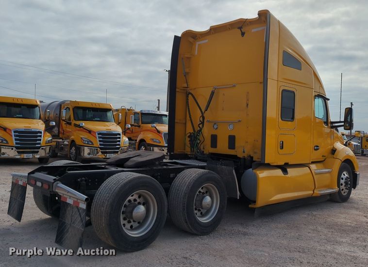 image for item NZ9277 2020 Kenworth T680 semi truck