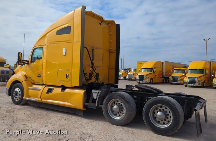 image for item NZ9277 2020 Kenworth T680 semi truck
