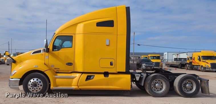 image for item NZ9277 2020 Kenworth T680 semi truck