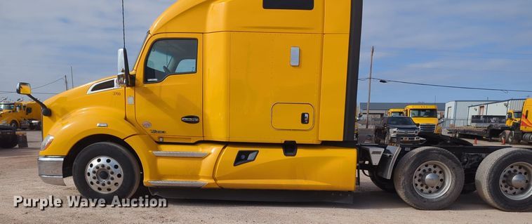 image for item NZ9277 2020 Kenworth T680 semi truck
