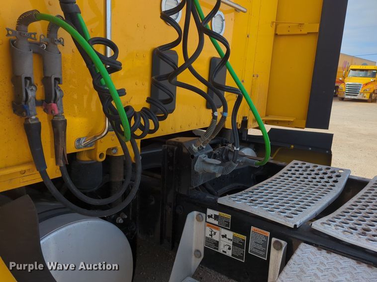 image for item NZ9277 2020 Kenworth T680 semi truck