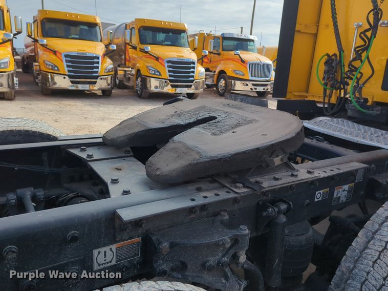 image for item NZ9277 2020 Kenworth T680 semi truck