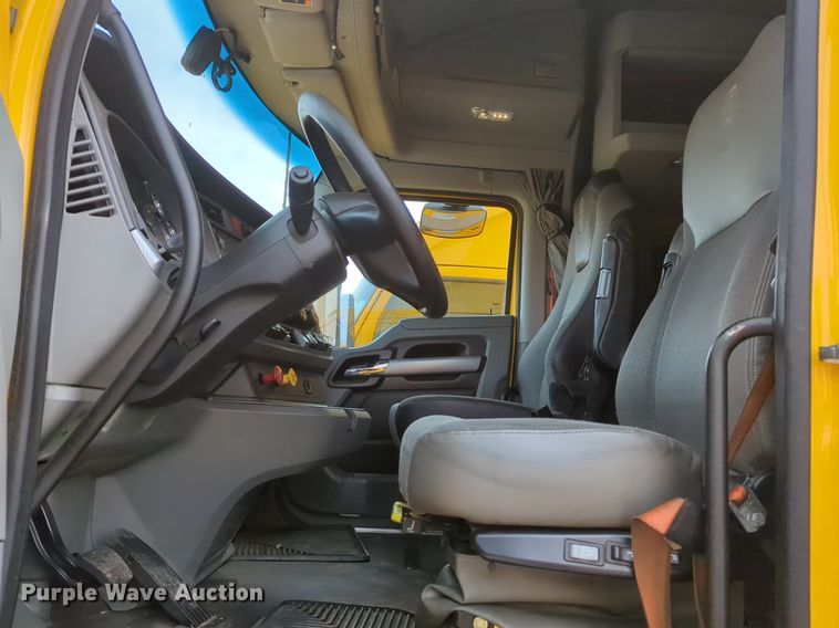 image for item NZ9277 2020 Kenworth T680 semi truck