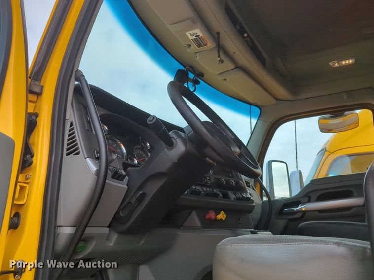 image for item NZ9277 2020 Kenworth T680 semi truck