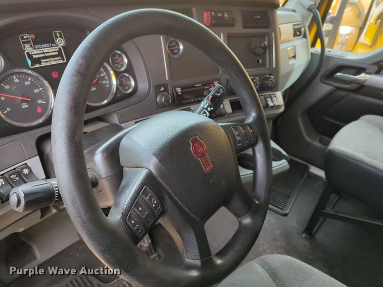 image for item NZ9277 2020 Kenworth T680 semi truck