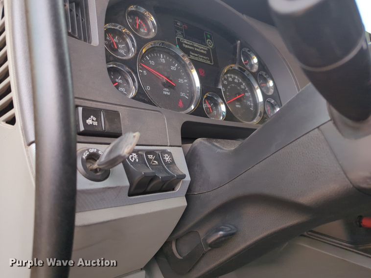 image for item NZ9277 2020 Kenworth T680 semi truck