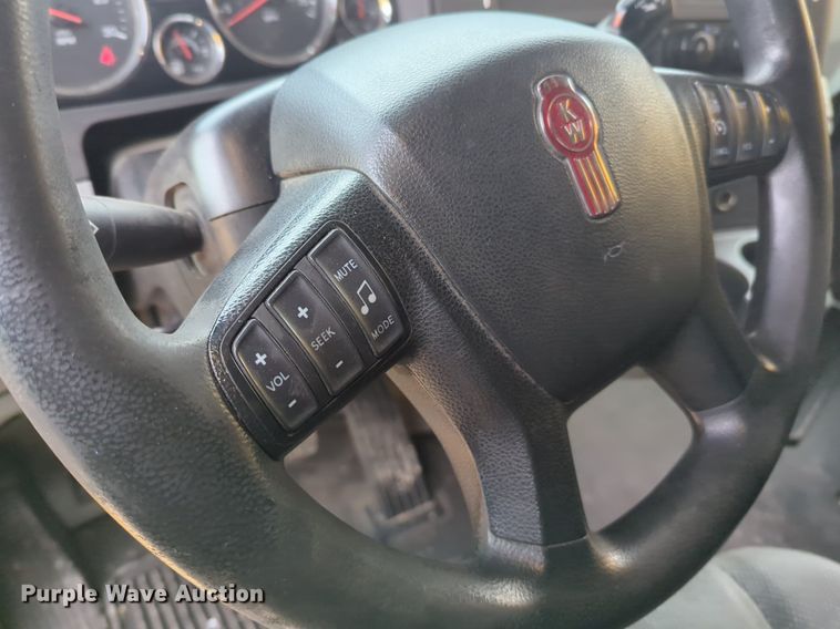 image for item NZ9277 2020 Kenworth T680 semi truck