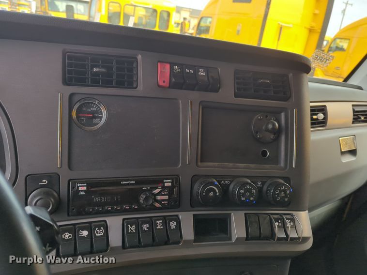 image for item NZ9277 2020 Kenworth T680 semi truck