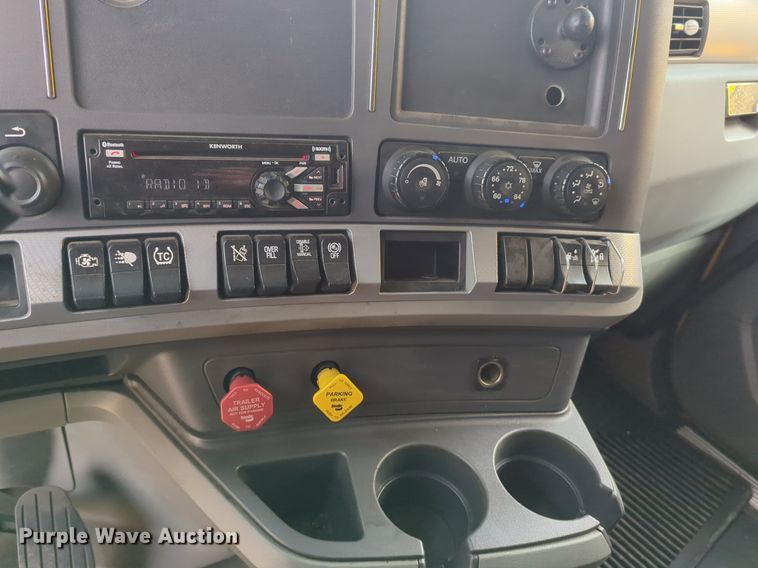 image for item NZ9277 2020 Kenworth T680 semi truck