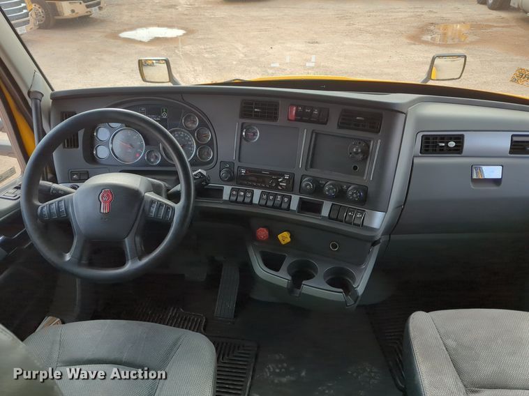 image for item NZ9277 2020 Kenworth T680 semi truck