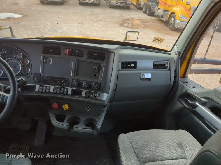 image for item NZ9277 2020 Kenworth T680 semi truck