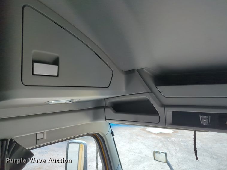 image for item NZ9277 2020 Kenworth T680 semi truck