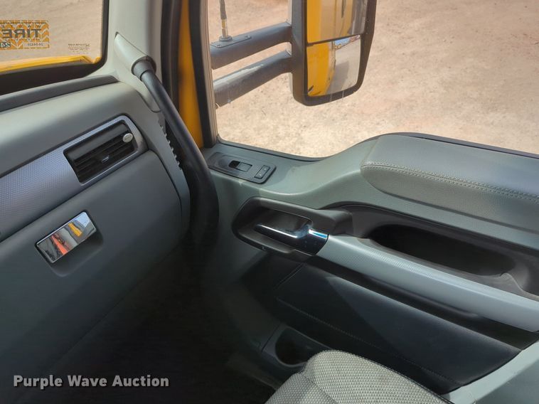 image for item NZ9277 2020 Kenworth T680 semi truck