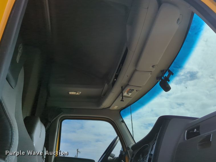image for item NZ9277 2020 Kenworth T680 semi truck