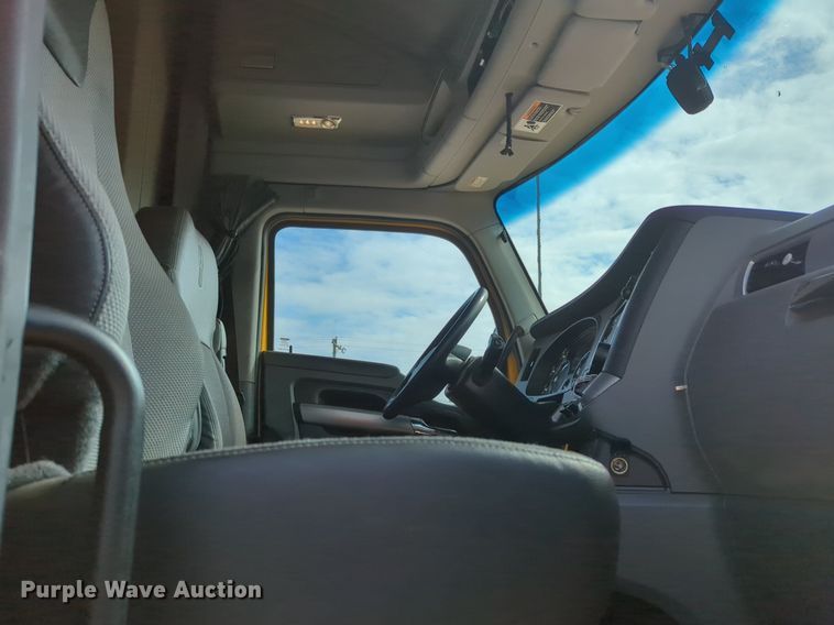 image for item NZ9277 2020 Kenworth T680 semi truck