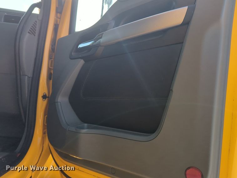 image for item NZ9277 2020 Kenworth T680 semi truck