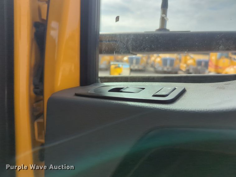 image for item NZ9277 2020 Kenworth T680 semi truck