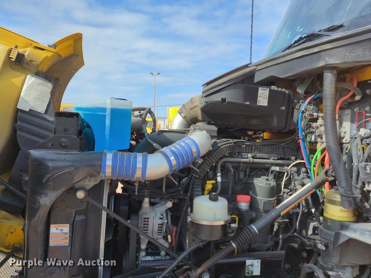 image for item NZ9277 2020 Kenworth T680 semi truck