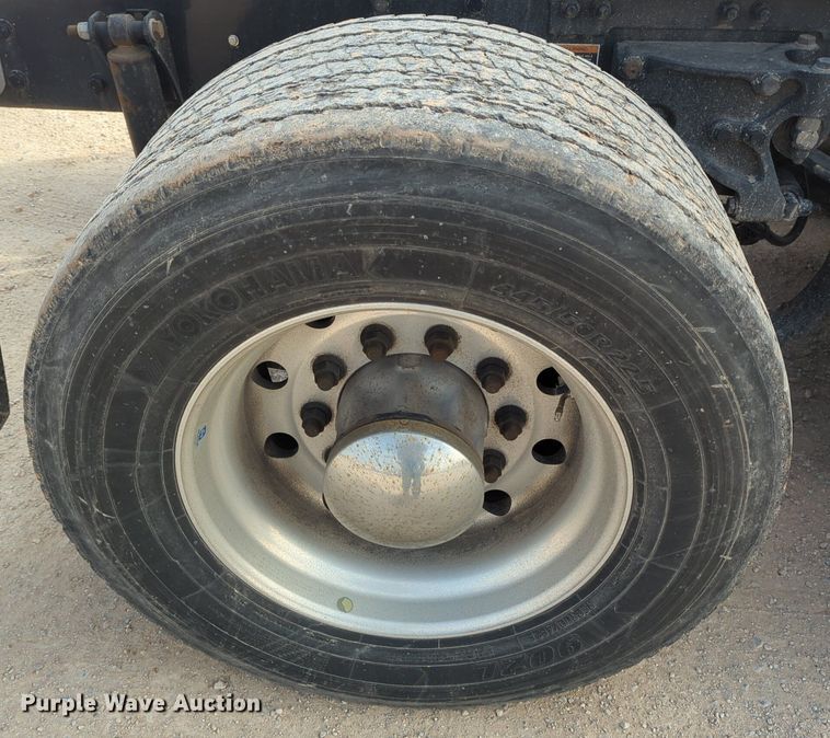 image for item NZ9277 2020 Kenworth T680 semi truck