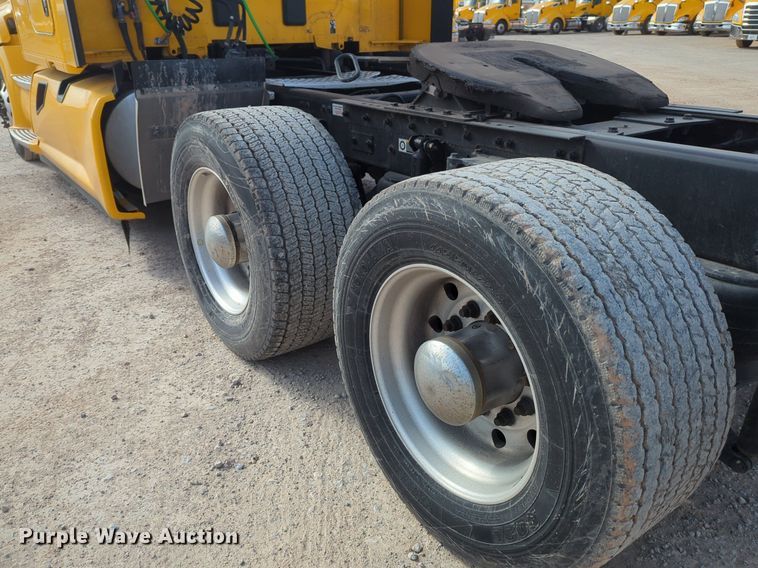 image for item NZ9277 2020 Kenworth T680 semi truck