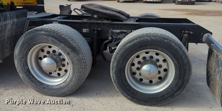 image for item NZ9277 2020 Kenworth T680 semi truck