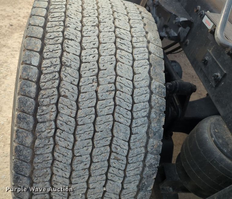 image for item NZ9277 2020 Kenworth T680 semi truck