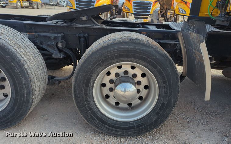 image for item NZ9277 2020 Kenworth T680 semi truck