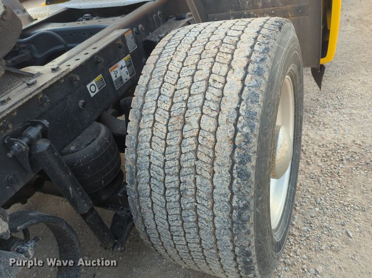 image for item NZ9277 2020 Kenworth T680 semi truck