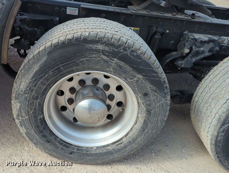 image for item NZ9277 2020 Kenworth T680 semi truck