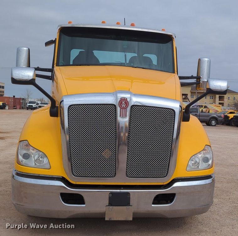 image for item NZ9278 2020 Kenworth T680 semi truck