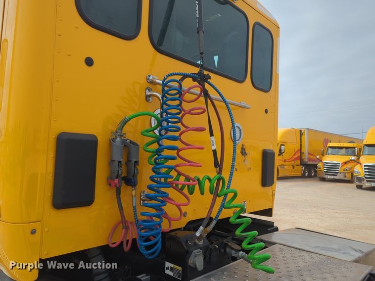 image for item NZ9278 2020 Kenworth T680 semi truck