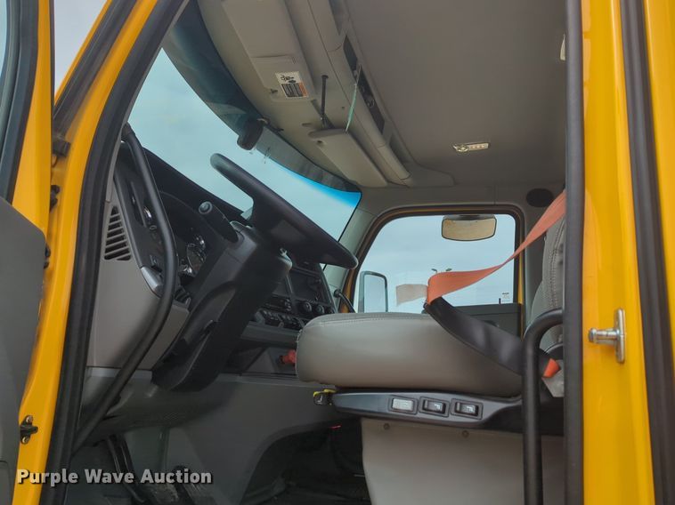 image for item NZ9278 2020 Kenworth T680 semi truck