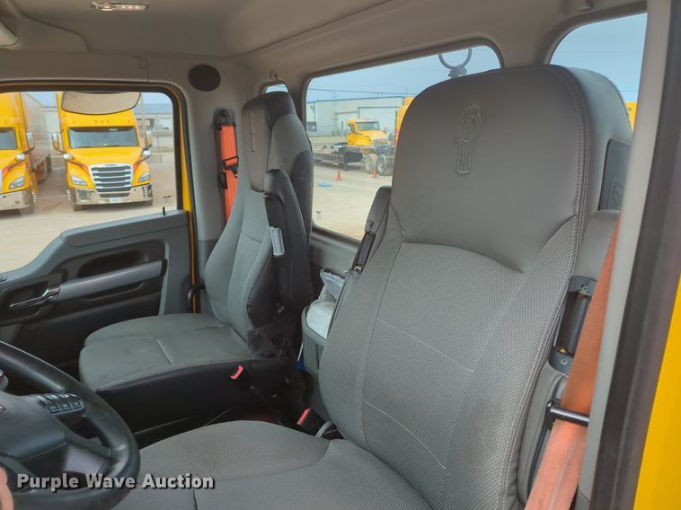 image for item NZ9278 2020 Kenworth T680 semi truck