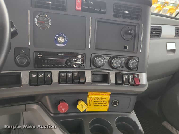 image for item NZ9278 2020 Kenworth T680 semi truck