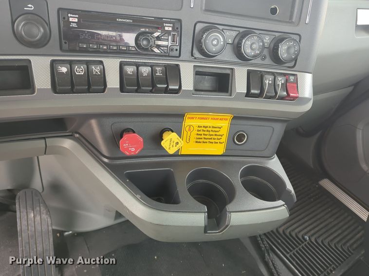 image for item NZ9278 2020 Kenworth T680 semi truck