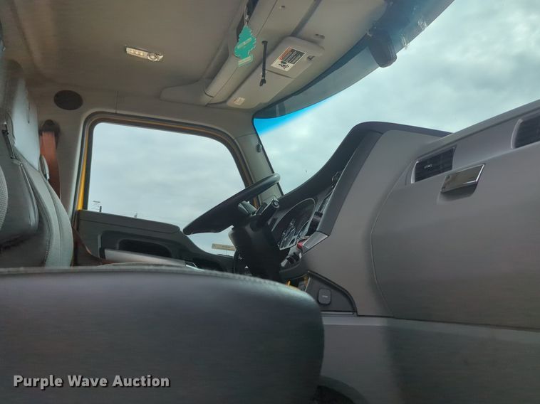 image for item NZ9278 2020 Kenworth T680 semi truck