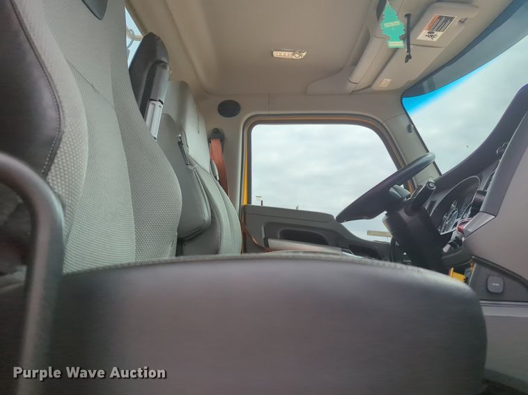 image for item NZ9278 2020 Kenworth T680 semi truck