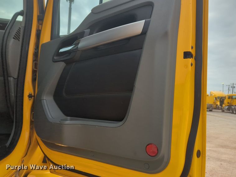 image for item NZ9278 2020 Kenworth T680 semi truck